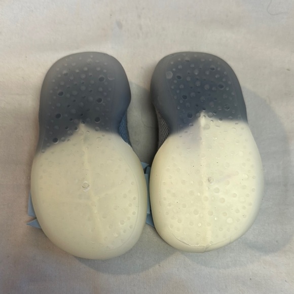 NWOT Gray and Blue soft soles shoes with Decorative Bows - Picture 3 of 4